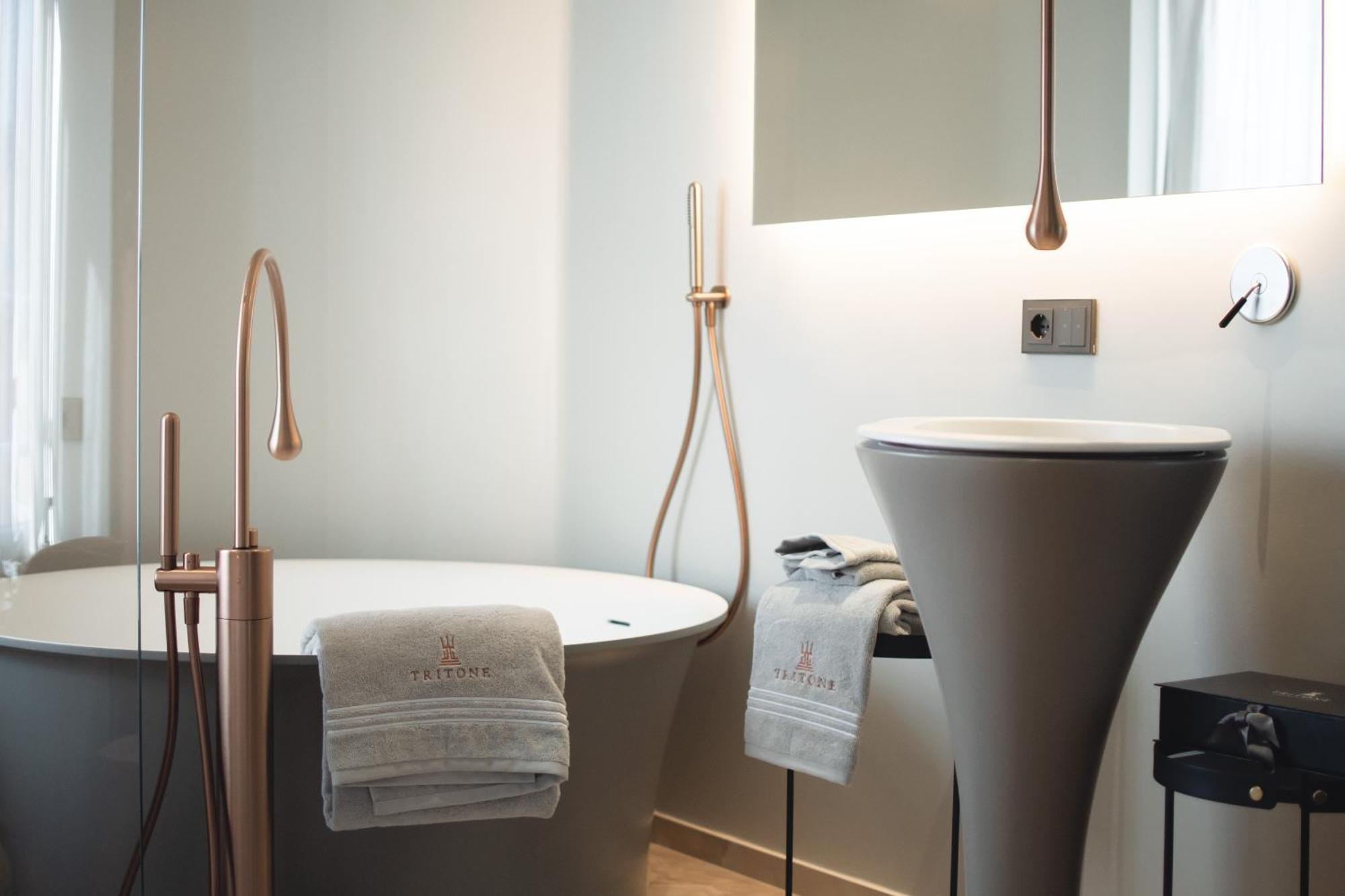 Tritone Luxury Suites Fontana Di Trevi Roma Ngoại thất bức ảnh